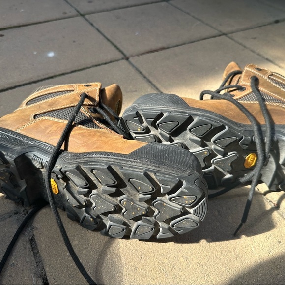 Brown and Black High-Top Boots with Rubber Sole and Lace-Up Design - Picture 4 of 4